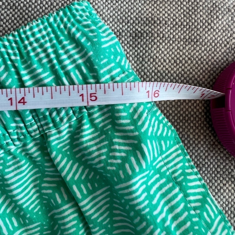 Lauren James Women's Green Geometric Shorts, size large, see pics, preppy, EUC - Picture 7 of 7